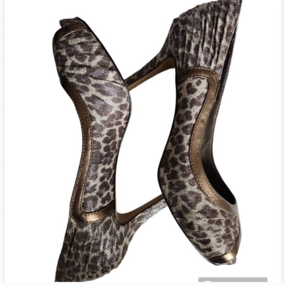 Reba Leopard Peep Toe Women's Shoe. In good condition. Will fit a size 6.